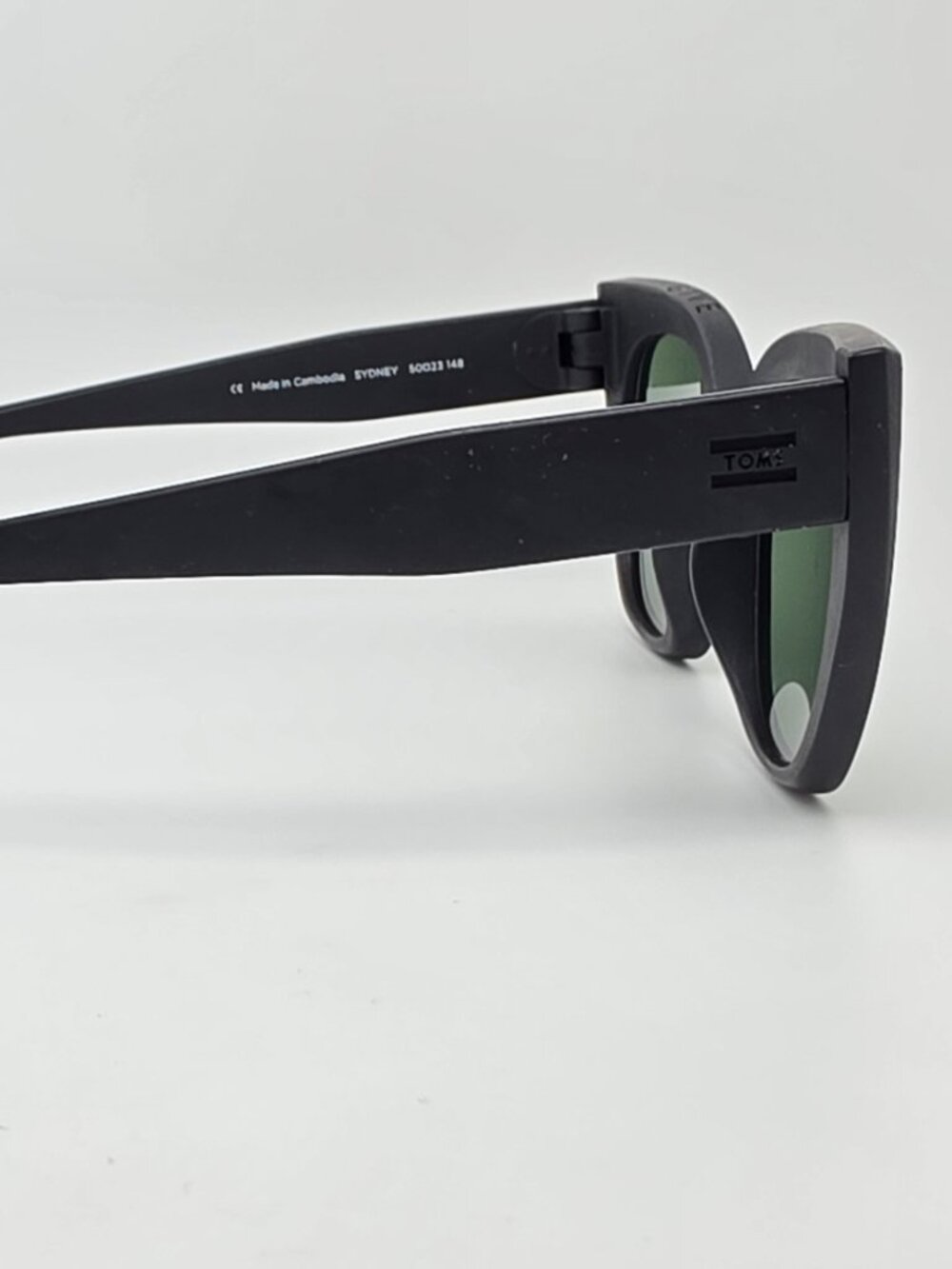 Toms Sydney Traveler Collection Black Frame Green Lens Cat Eye Sunglasses 50-23 - Picture 5 of 13